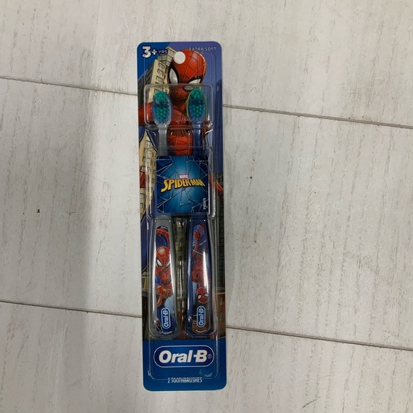 NWT Oral Bundle Oral B toothbrushes Avengers Spider-Man - Picture 5 of 6
